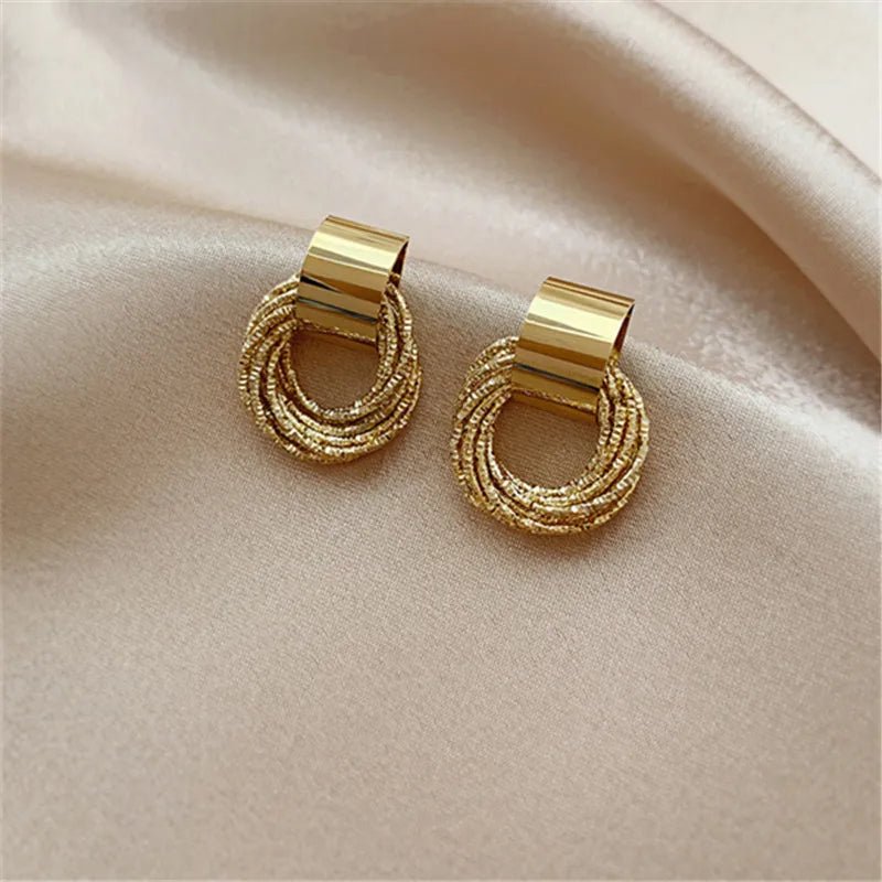 Vive Amari's Metal Gold Color Multiple Small Circle Stud Earrings for Women Jewelry Fashion Wedding Party Earrings Jewelry Gifts