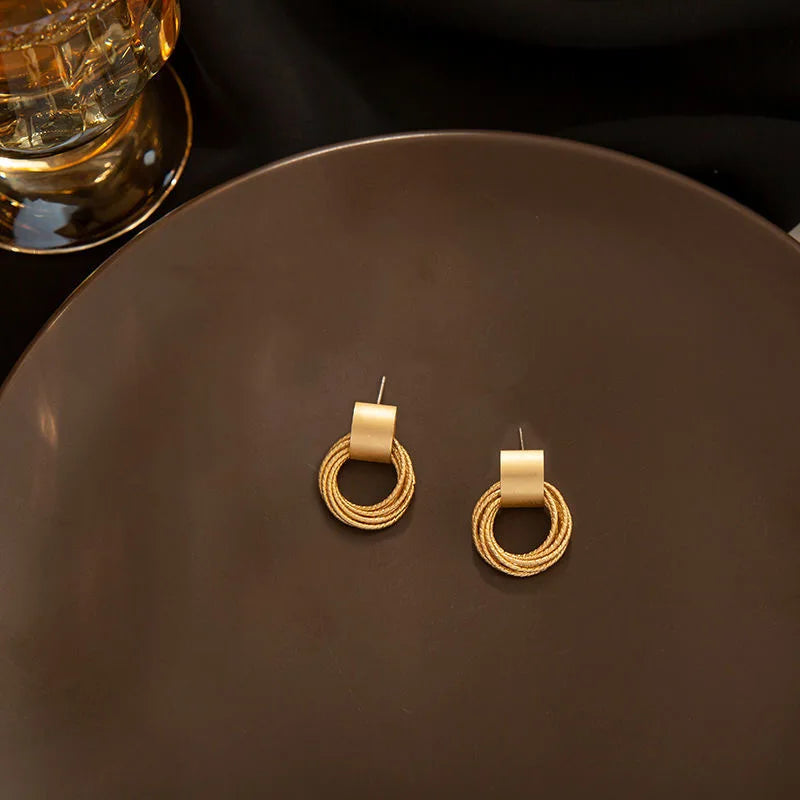 Vive Amari's Metal Gold Color Multiple Small Circle Stud Earrings for Women Jewelry Fashion Wedding Party Earrings Jewelry Gifts
