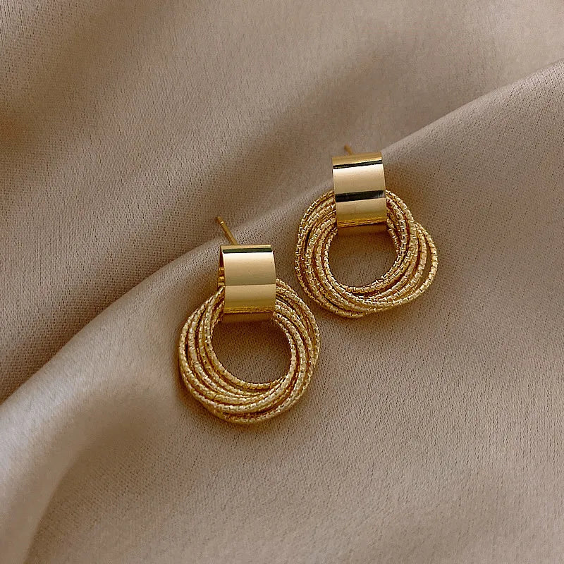 Vive Amari's Metallic Gold Color Multiple Small Circle Pendant Earrings New Jewelry Fashion Wedding Party Earrings For Woman Gift