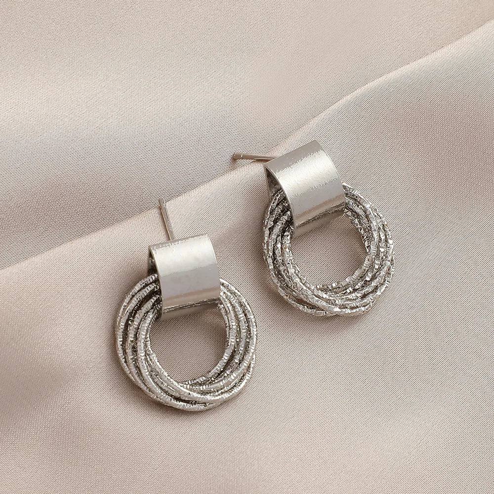 Vive Amari's Metallic Gold Color Multiple Small Circle Pendant Earrings New Jewelry Fashion Wedding Party Earrings For Woman Gift