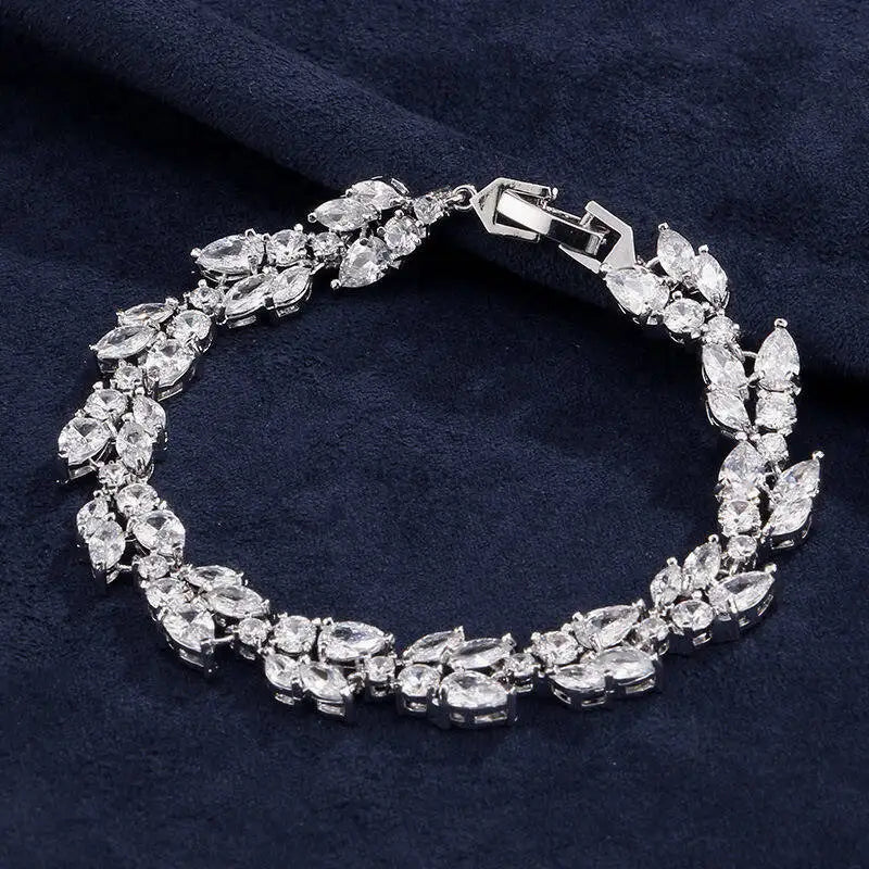 Vive Amari's High-End Bracelet Elegant Bracelet For Women Bracelet  Minimalist Design Jewelry Sparkling Bracelet For Party & Daily Wear
