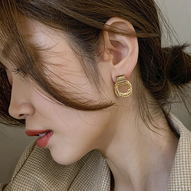 Vive Amari's Metallic Gold Color Multiple Small Circle Pendant Earrings New Jewelry Fashion Wedding Party Earrings For Woman Gift