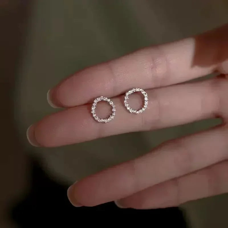 Fashion Trend Elegant Jewelry Simple Crystal Circle Pendant Necklace Golden Color Unquie Women Necklace Party Gift