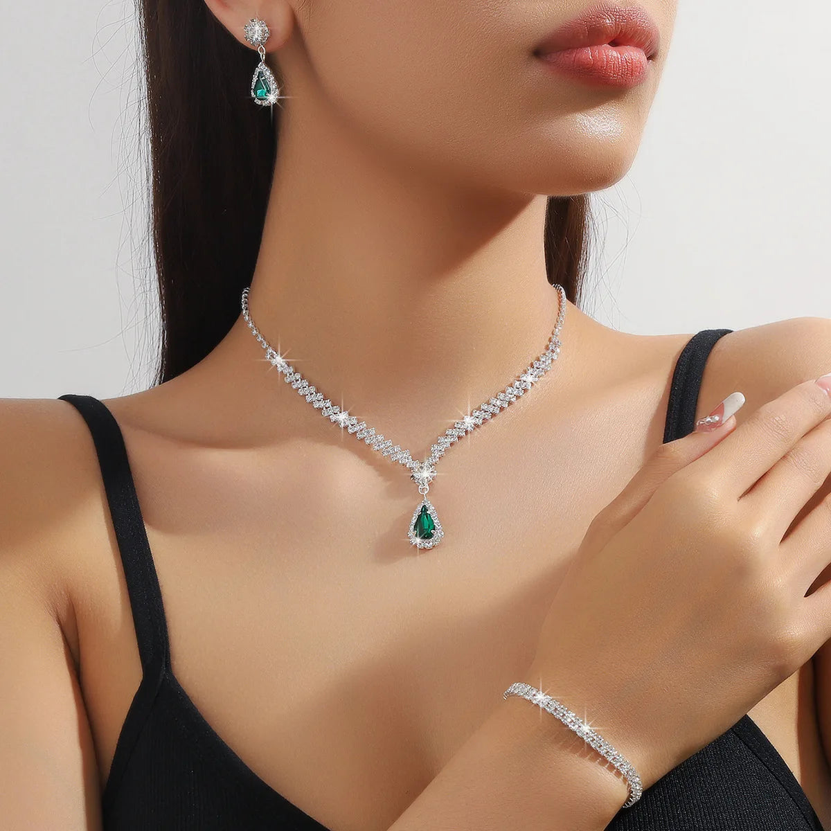 Vive Amari's Jewelry Set for Women, Earrings, Necklace, Bracelet, Three-Piece Jewelry Set, Luxurious and High-End Accessories