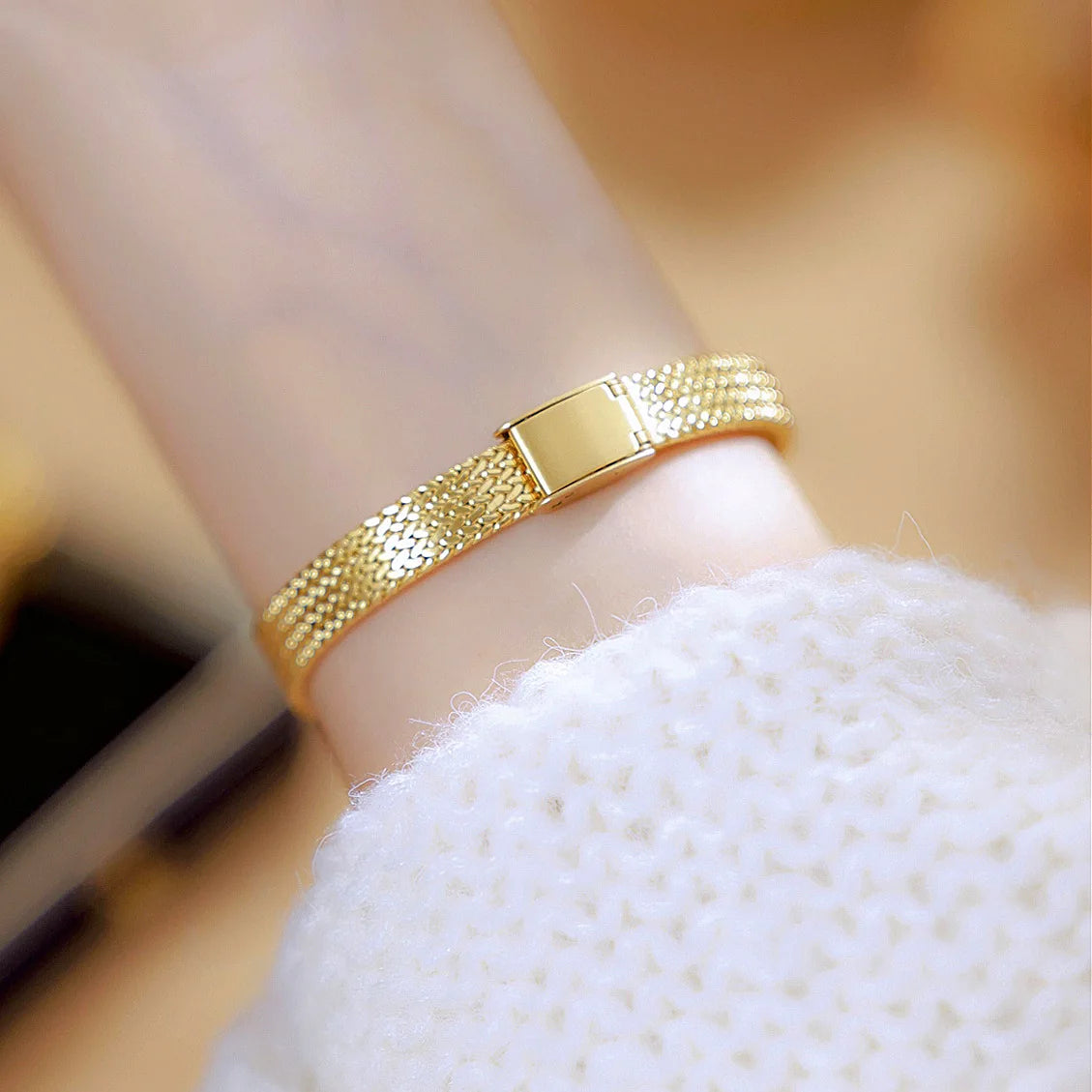 New Ladies Watches Vintage Luxury High Quality Gold Oval Small Wrist Watch Gift Women 2024 Fashion Golden Quartz Wristwatch