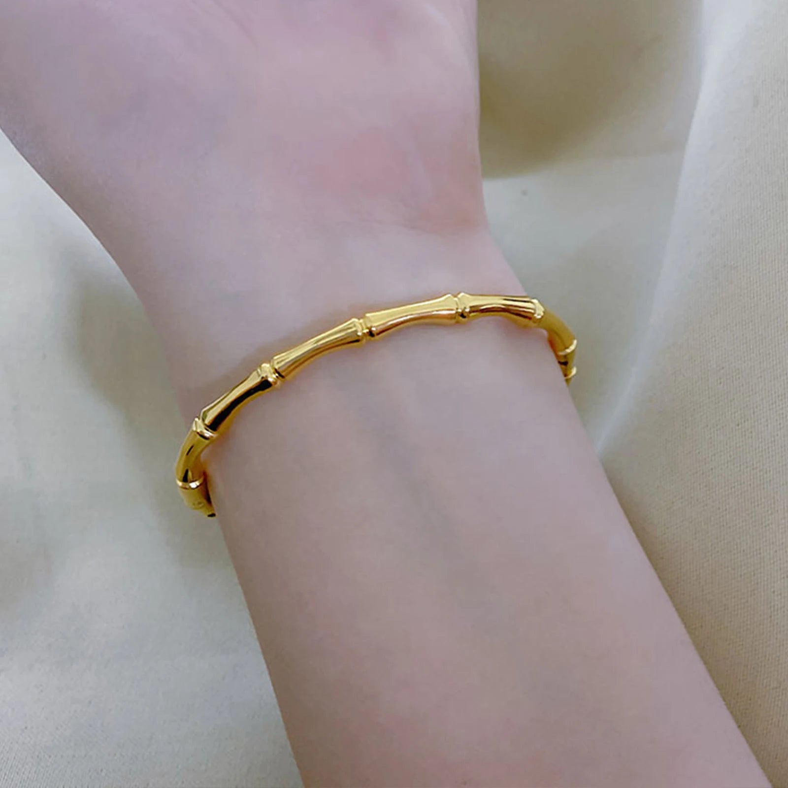 1pc Titanium Steel Gold Bracelet, Fashionable Classic Style, Stainless Steel Bracelet,Inlaid With Zircon,For Womens Daily Wear